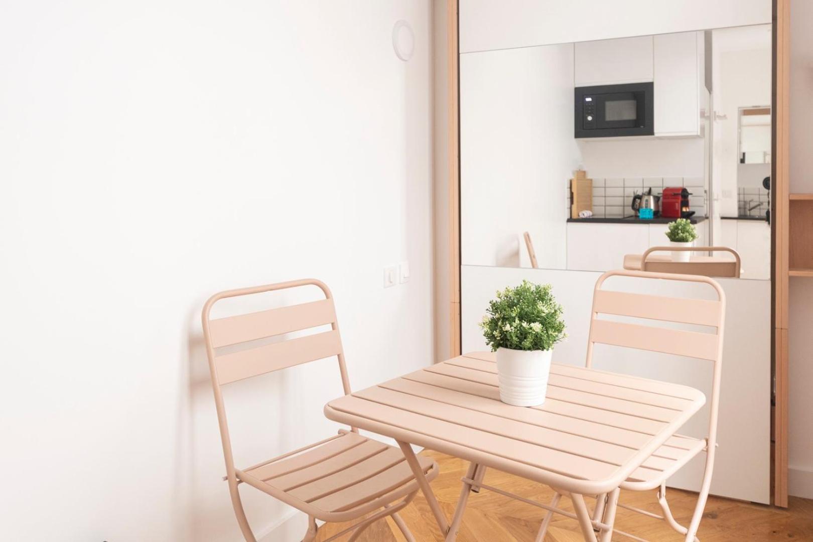 Super Central Mini Studio - 2 Pax, Murphy Bed Paris Exteriör bild