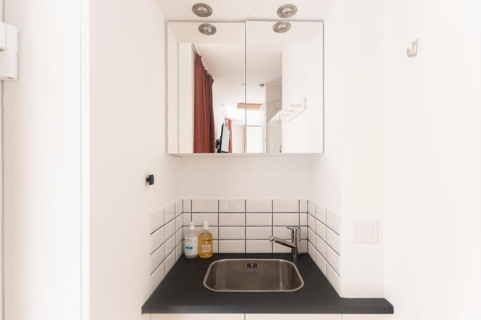 Super Central Mini Studio - 2 Pax, Murphy Bed Paris Exteriör bild